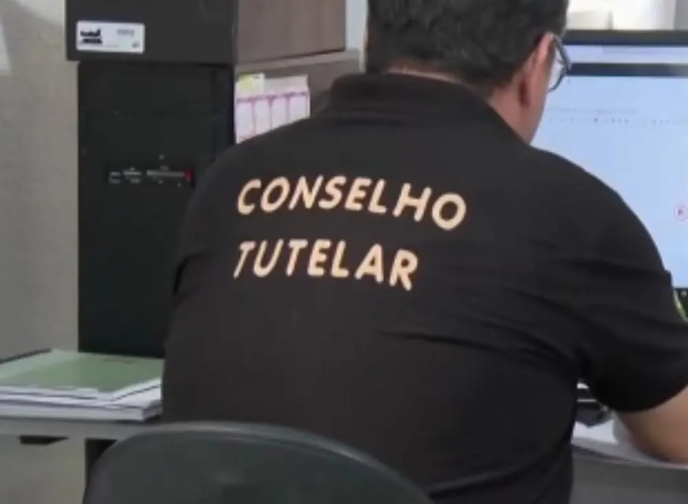 Certidão de óbito aponta que jovem de 15 anos perdeu a vida por envenenamento em bananal no Vale do Ribeira / Foto: Reprodução TV Tribuna