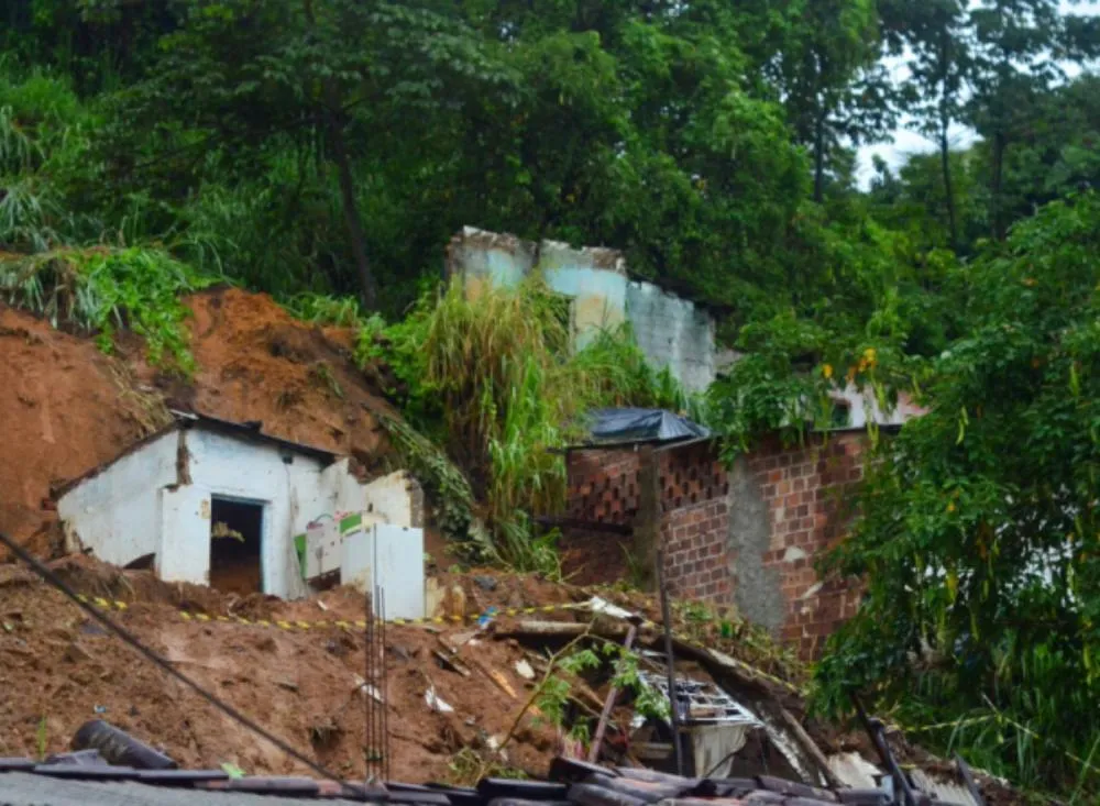 Cidades do litoral e do interior de São Paulo entram em estado de atenção para risco de deslizamentos