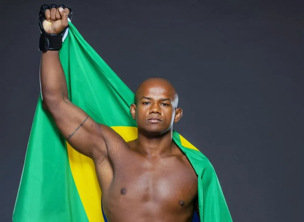 Orgulho para o Vale do Ribeira: Atleta de Registro vence luta decisiva no segundo maior evento de MMA do mundo, em Dubai