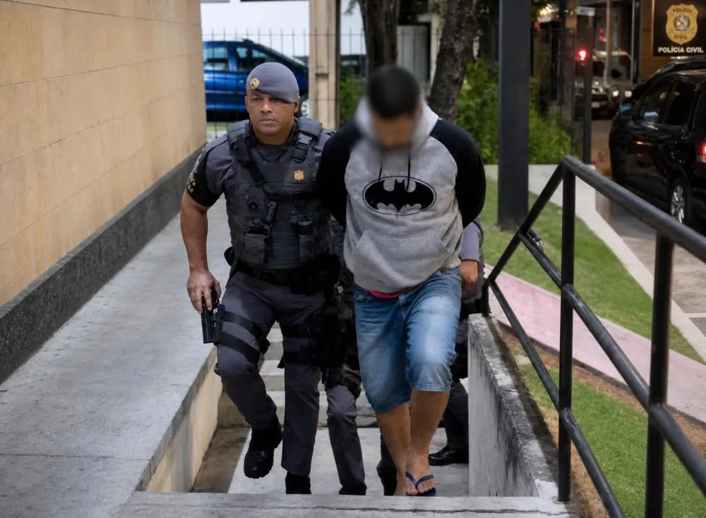 Homem é preso após atacar ex-companheira e namorado com facão no Interior de SP